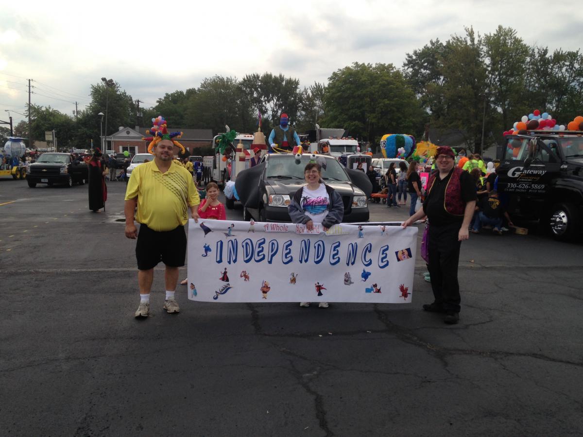 Picture of the Independence Float heading out on the parade route.